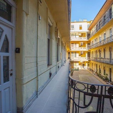Cosy 2 Bedroom Flat In Akacfa St., Sol Budapest Eksteriør billede