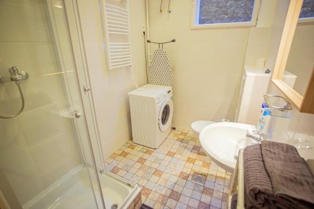Cosy 2 Bedroom Flat In Akacfa St., Sol Budapest Eksteriør billede
