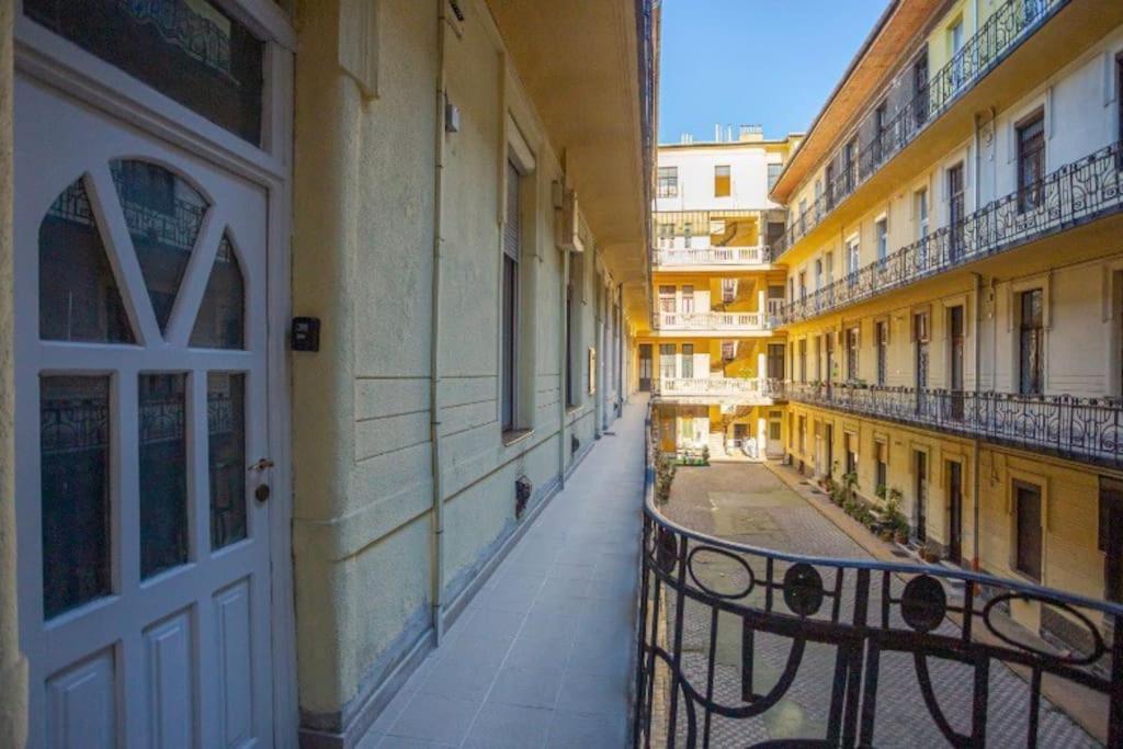 Cosy 2 Bedroom Flat In Akacfa St., Sol Budapest Eksteriør billede